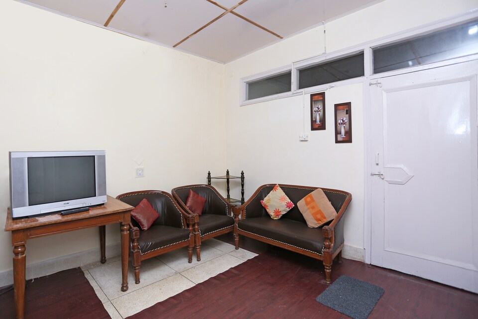 OYO Home 9730 2 BHK Lake view Mall road, Mall Road Nainital, Nainital