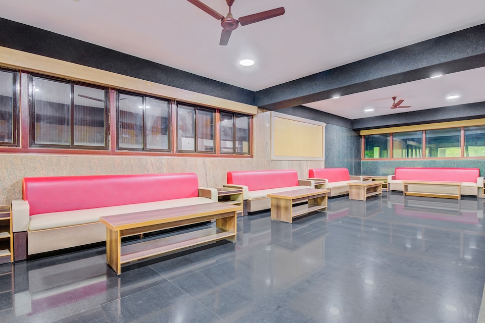 OYO 1327 Inchara Hotel, Hosur Road Bangalore, Bangalore