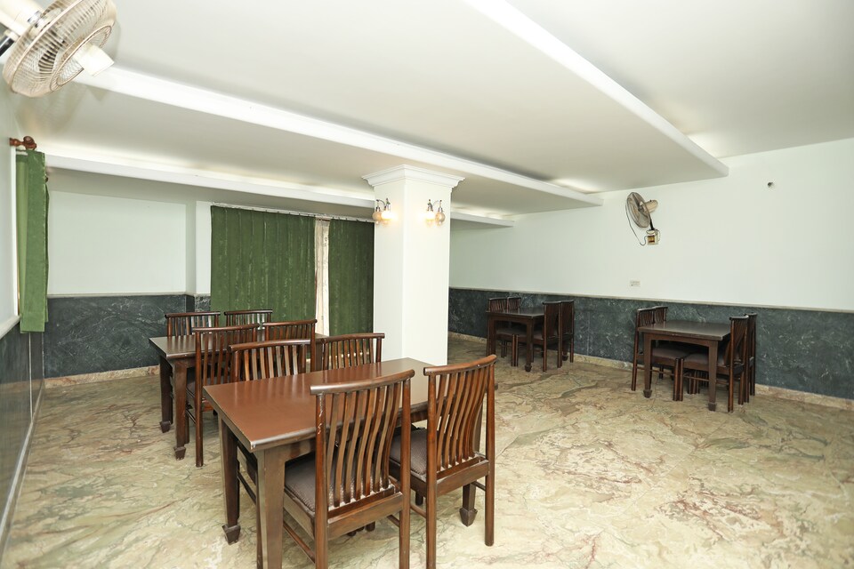 OYO Flagship Hotel Apple Pie Near Botanic Garden of Indian Republic, Noida City, Noida