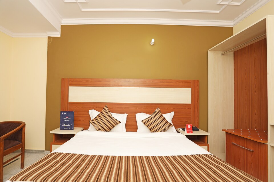OYO Flagship Hotel Apple Pie Near Botanic Garden of Indian Republic, Noida City, Noida