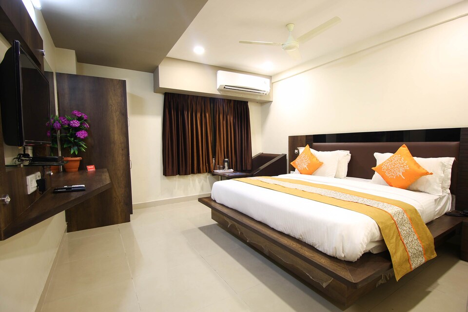 Flagship 1330 Hotel Globalinn, Ashram Road Ahmedabad, Ahmedabad