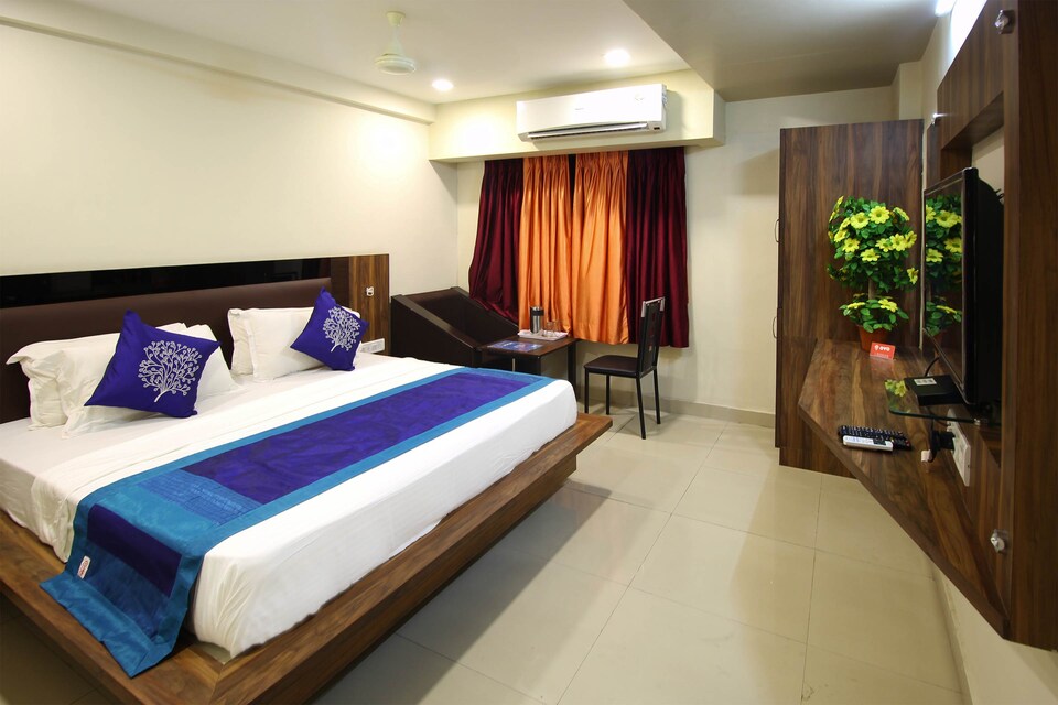 Flagship 1330 Hotel Globalinn, Ashram Road Ahmedabad, Ahmedabad
