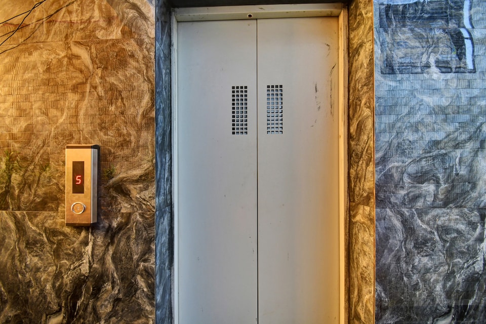 OYO Flagship 83977 ZQ Guest house , Esplanade Kolkata, Kolkata