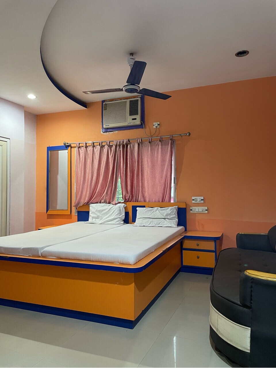 OYO Hotel Yubaraj, Raiganj, Raiganj