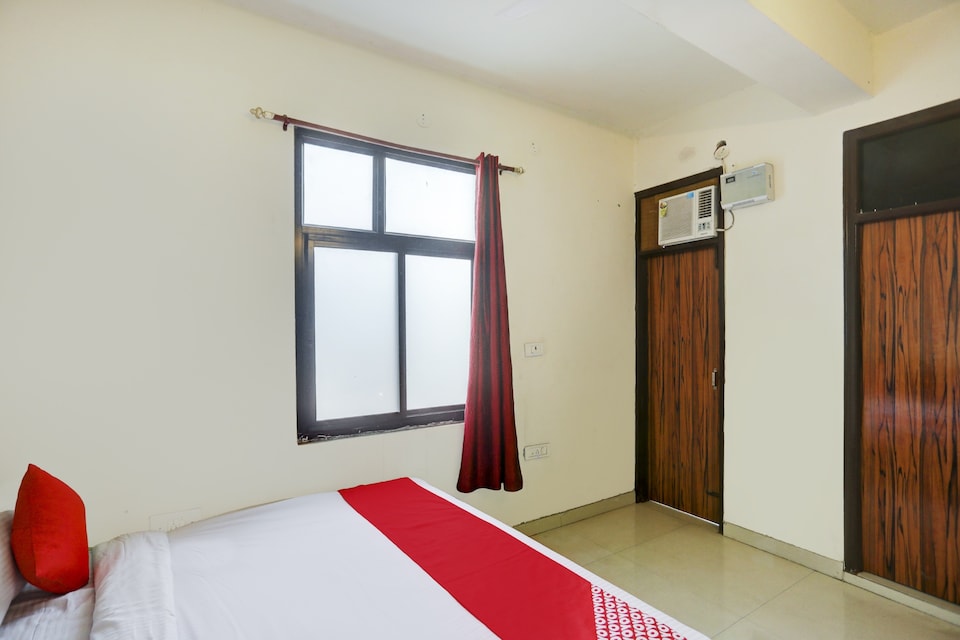 OYO 84038 Hotel Park Plaza, Noida Stadium, Noida