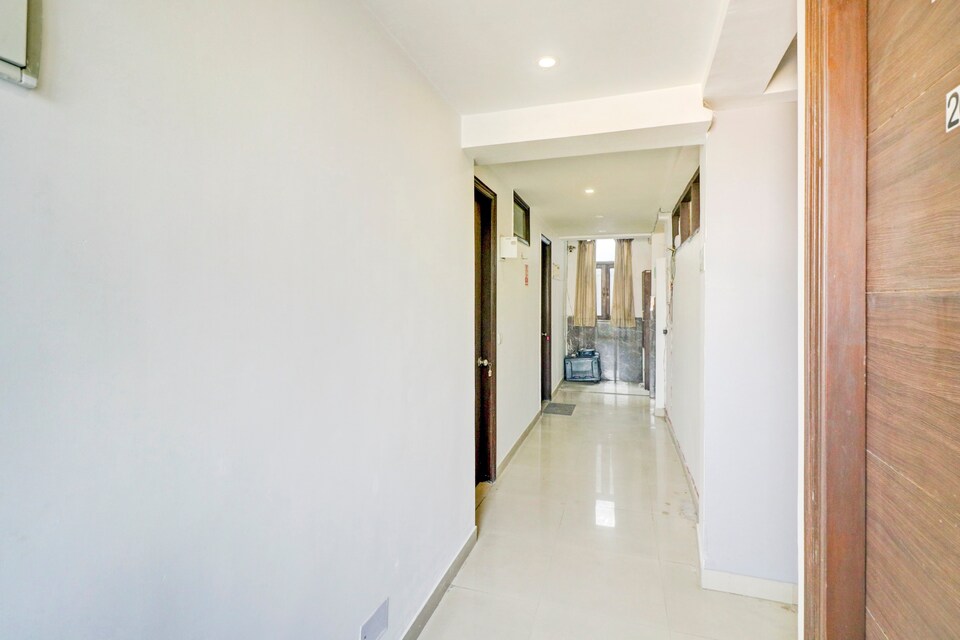 Capital O Hotel Galaxy Near Ambience Mall, Vasant Kunj Delhi, Delhi