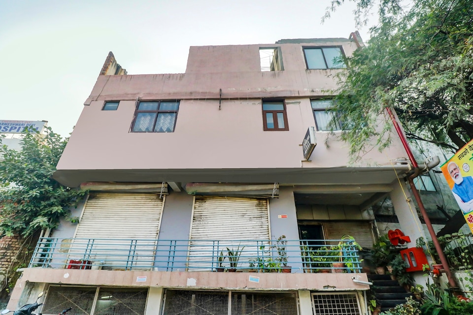 Capital O Hotel Galaxy Near Ambience Mall, Vasant Kunj Delhi, Delhi