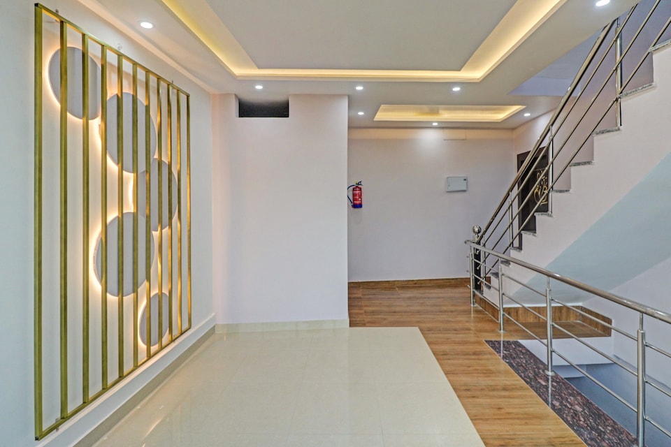 Capital O 84053 Hotel Shree Rudra, Cantt, Varanasi
