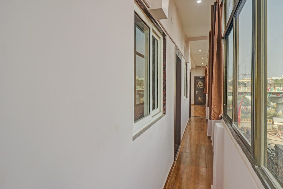 Capital O 84053 Hotel Shree Rudra, Cantt, Varanasi