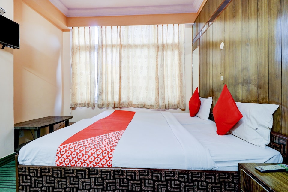 OYO 84075 Hotel Kanha, Mall-Road, Shimla