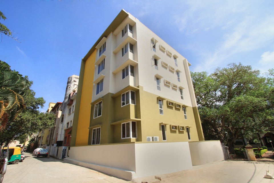 OYO 10379 होटल Varcity सैफायर, RT Nagar, बैंगलोर