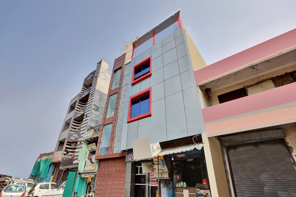 Capital O Metro Moon Guest House Near Maujpur-babarpur Metro Station, Anand Vihar Delhi, Delhi