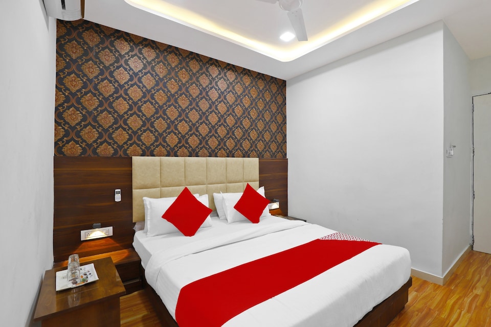 Flagship 84101 Hotel Avens Inn, Ashram Road Ahmedabad, Ahmedabad