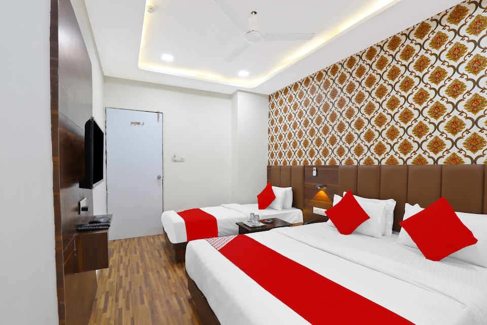 Flagship 84101 Hotel Avens Inn, Ashram Road Ahmedabad, Ahmedabad