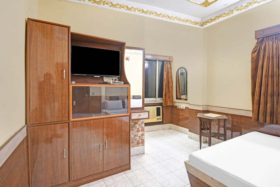 OYO 84102 Hotel Delux, Esplanade Kolkata, Kolkata