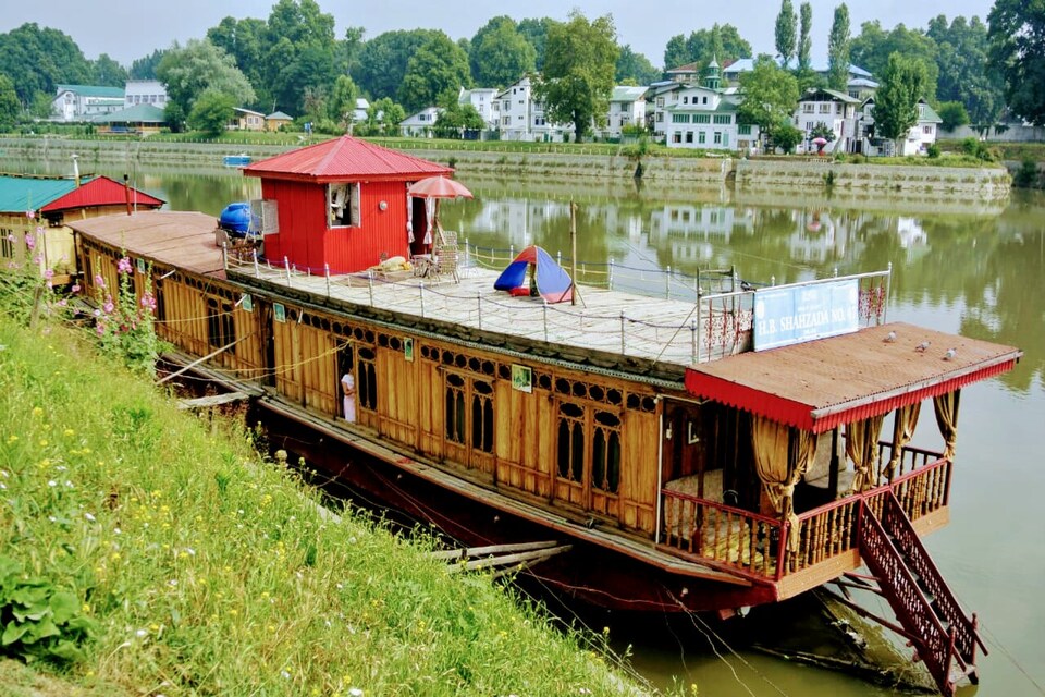 SPOT ON 84118 H B Shahzada Forty Seven, Rajbagh, Srinagar