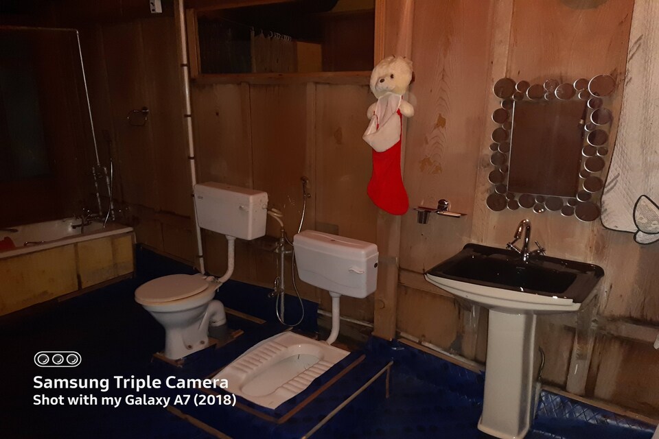 SPOT ON 84118 H B Shahzada Forty Seven, Rajbagh, Srinagar