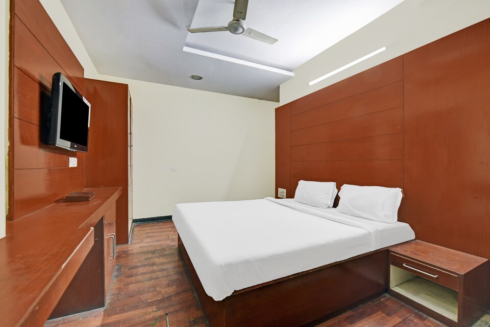 Capital O 84122 Hotel Trilok Palace, Sindhi Camp, Jaipur