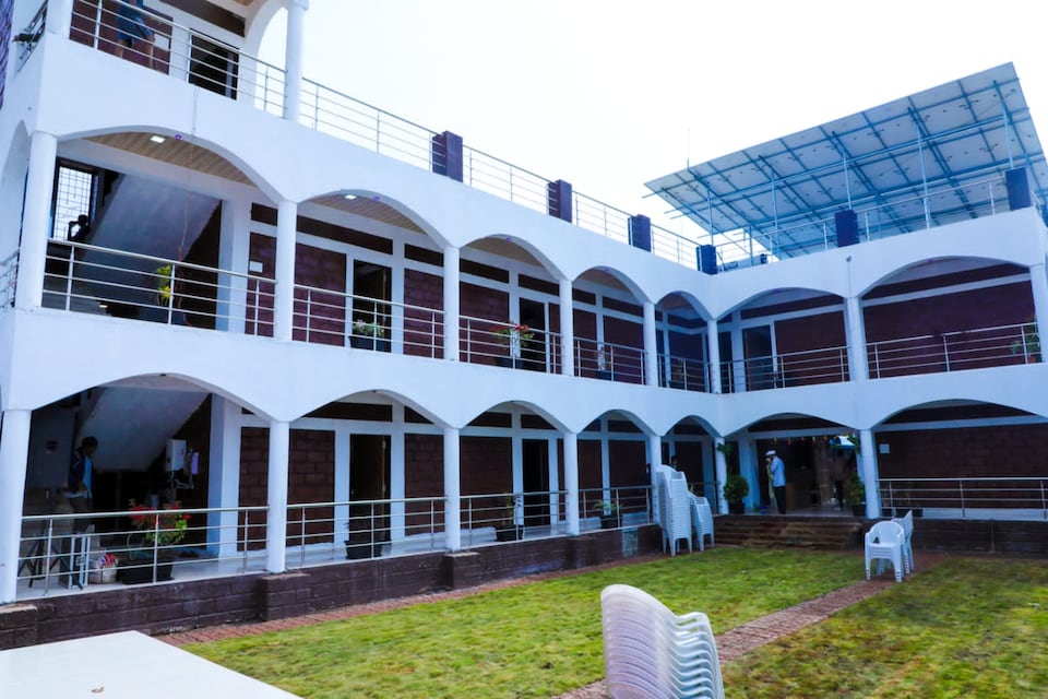 OYO 84133 Red Palace Holiday Resort, Narayangaon, Pune