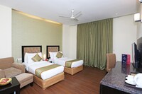 OYO Hotel Glitz Westend Inn