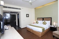 OYO Hotel Glitz Westend Inn