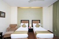 OYO Hotel Glitz Westend Inn