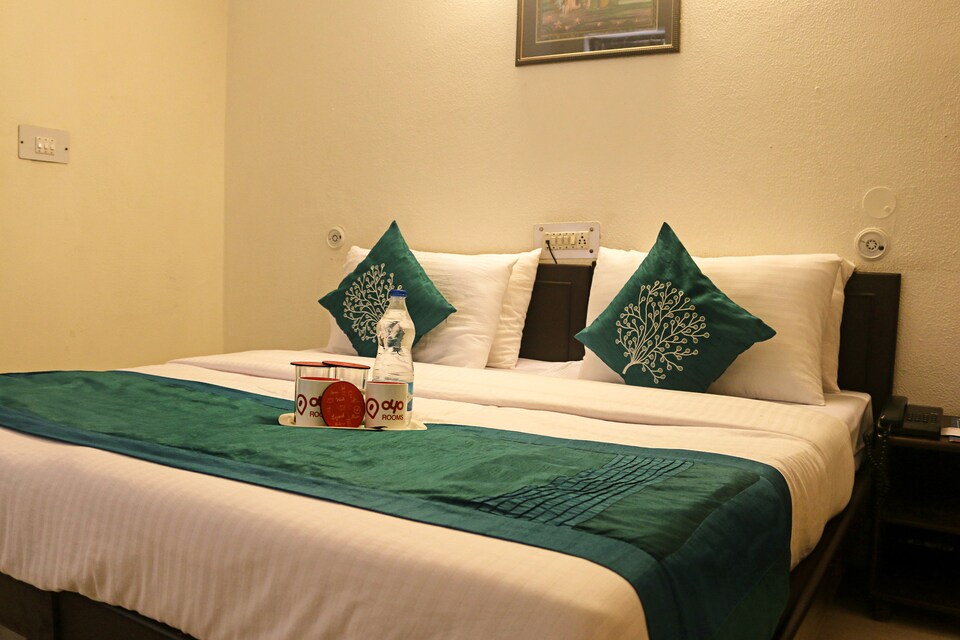 OYO 1334 Hotel Sunrise Guest House, Noida City Metro, Noida