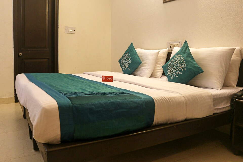 OYO 1334 Hotel Sunrise Guest House, Noida City Metro, Noida