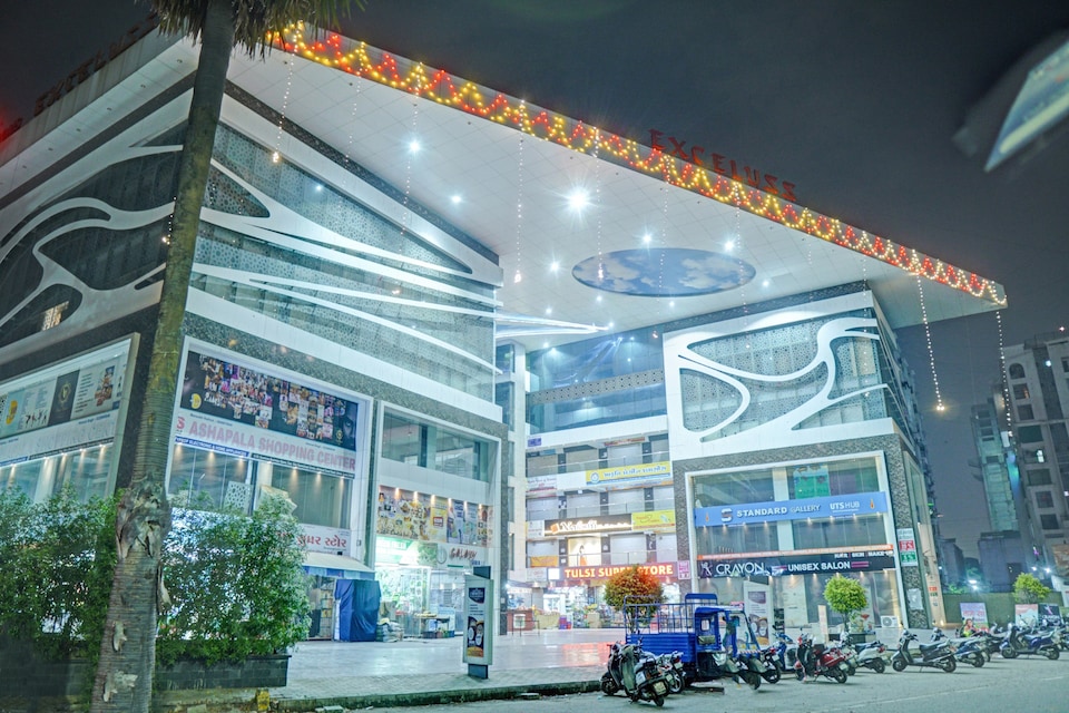  live with SRT628, Airport Surat, Surat