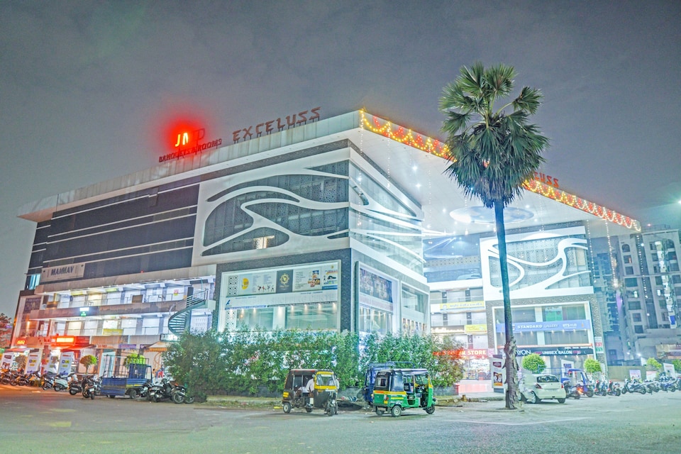  live with SRT628, Airport Surat, Surat