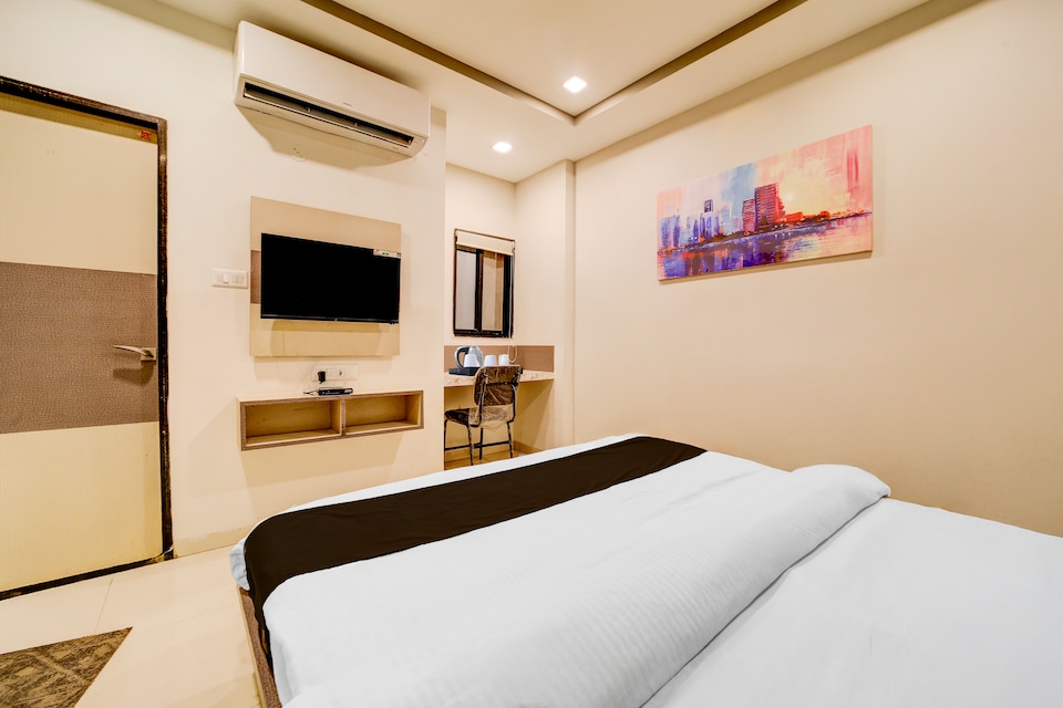 Super Townhouse Meghdoot Garden Formerly Urban Elite, Vijay Nagar Indore, Indore