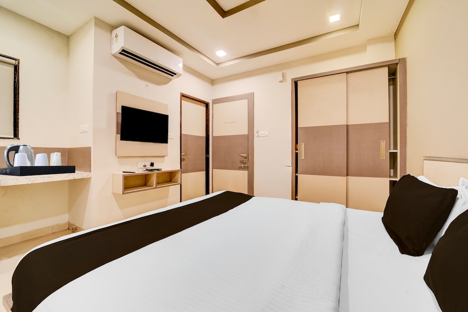 Super Townhouse Meghdoot Garden Formerly Urban Elite, Vijay Nagar Indore, Indore