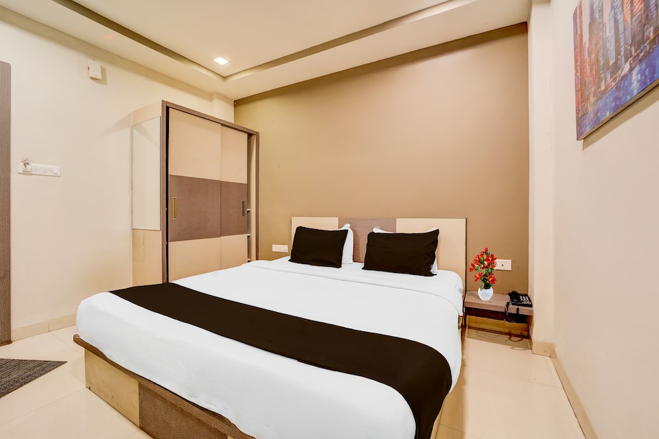 Super Townhouse Meghdoot Garden Formerly Urban Elite, Vijay Nagar Indore, Indore