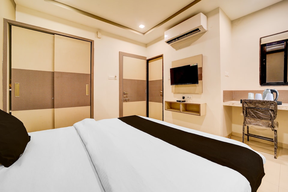 Super Townhouse Meghdoot Garden Formerly Urban Elite, Vijay Nagar Indore, Indore