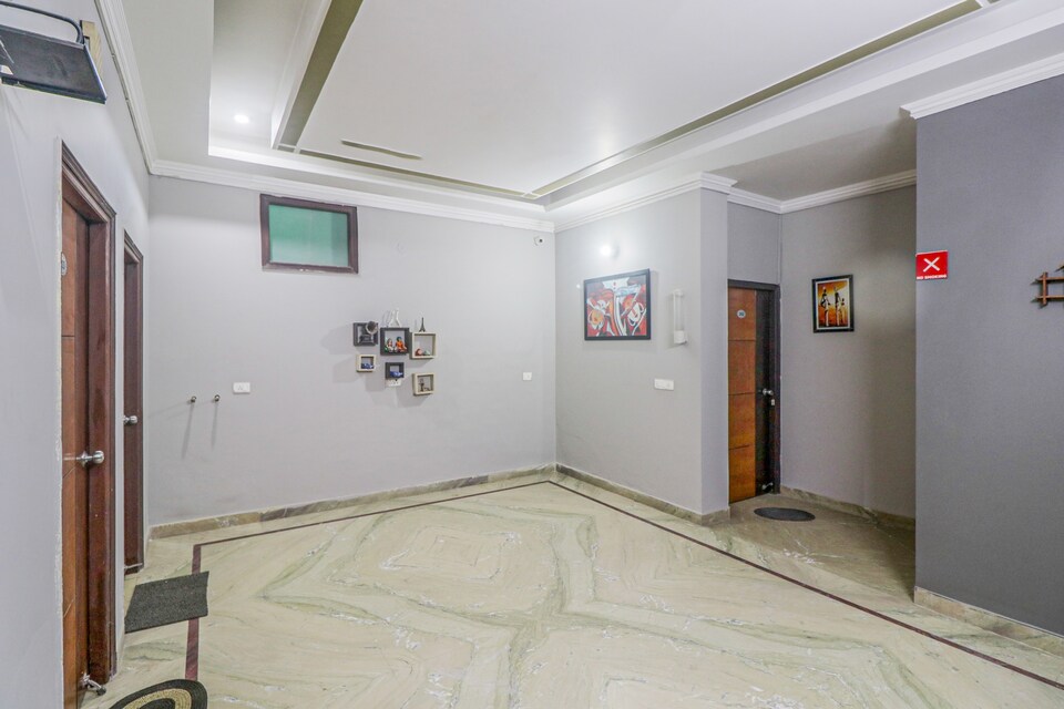 Capital O 84217 Hotel Red Carnation, HUDA CENTRE 1, Gurgaon