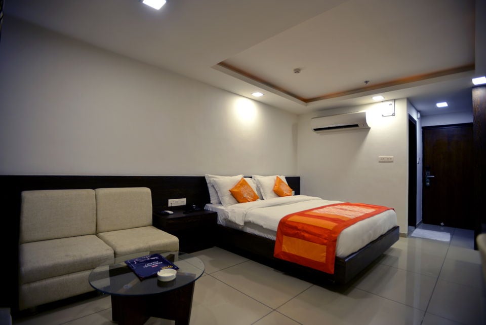 OYO 1336 Shagun Hotel, Alkapuri Vadodara, Vadodara