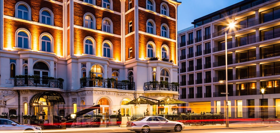 Signature Hotel, South Delhi East, दिल्ली