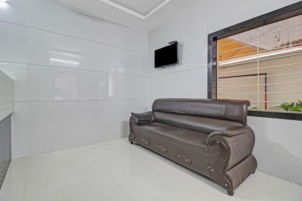 OYO Perfect Inn Residency Near Miraj Cinemas - Shalini Shivani, Dilsukhnagar - Kothapet, Hyderabad