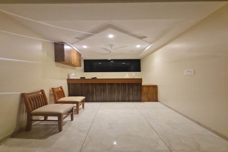 OYO 84273 Hotel Sharda Executives, Phaltan, Pune