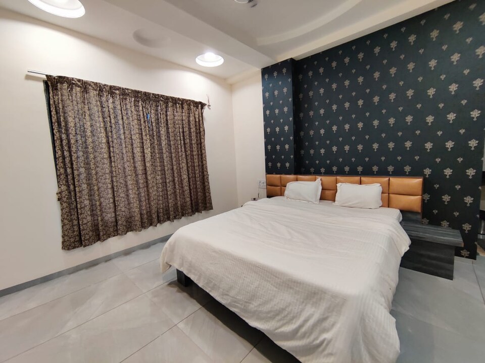 OYO 84273 Hotel Sharda Executives, Phaltan, Pune
