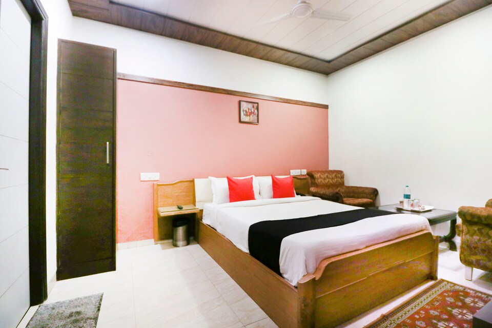 Capital O 9822 Hotel Seven, Central Chandigarh, Chandigarh