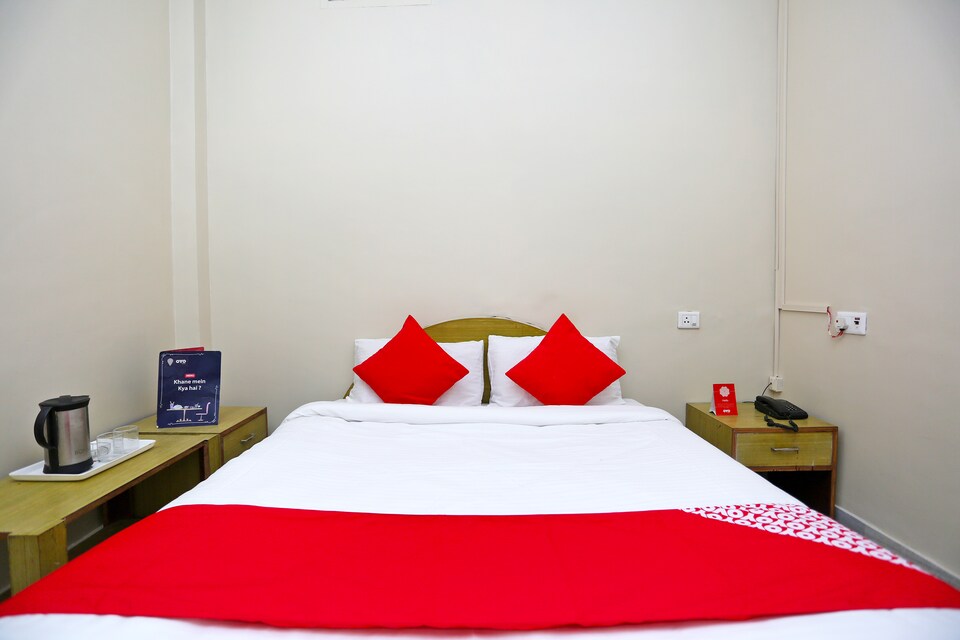 OYO 18362 Hotel Jai Maa Durga, Civil Lines - High Court, Prayagraj