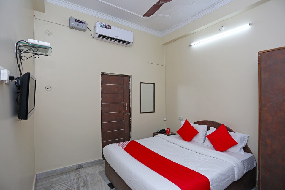 OYO 18362 Hotel Jai Maa Durga, Civil Lines - High Court, Prayagraj