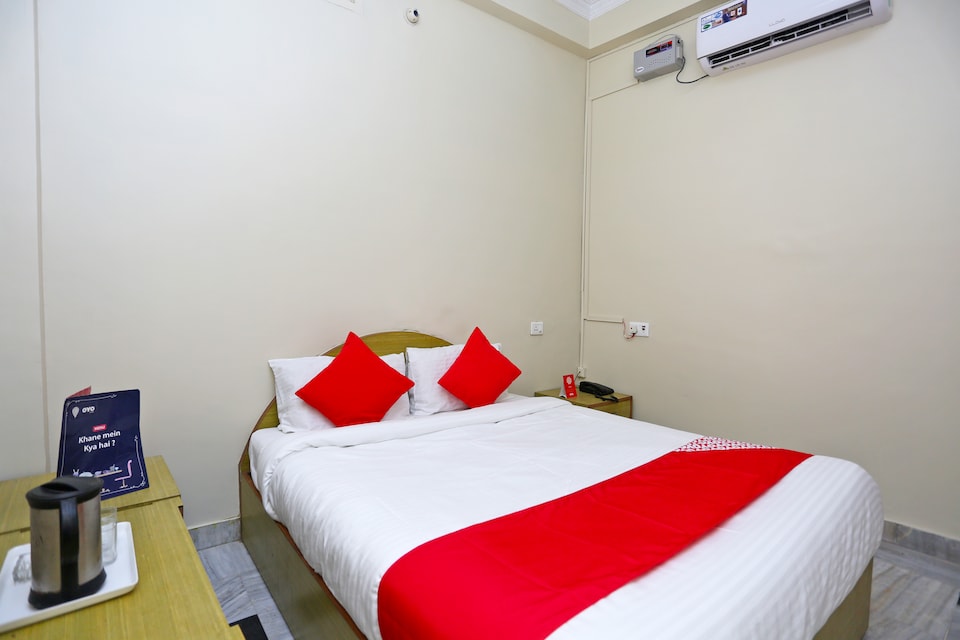 OYO 18362 Hotel Jai Maa Durga, Civil Lines - High Court, Prayagraj