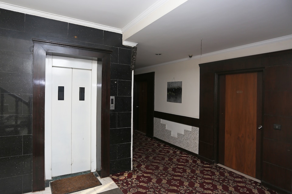 Capital O 9761 Hotel Clark Heights, Patel Nagar Delhi, Delhi