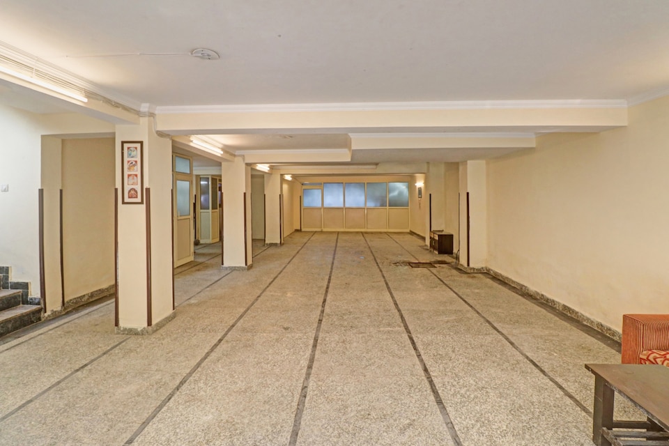 OYO 84328 TRAVELLER HOTEL, Rohini Delhi, Delhi