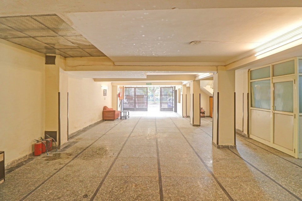 OYO 84328 TRAVELLER HOTEL, Rohini Delhi, Delhi