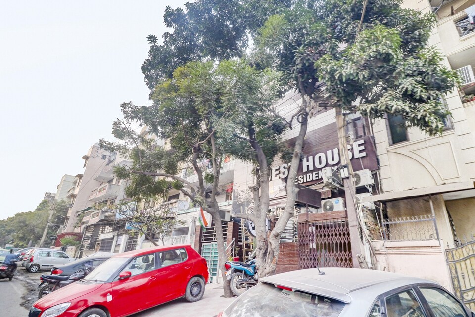 Capital O 84333 Kiran Residency, Kalkaji Delhi, Delhi