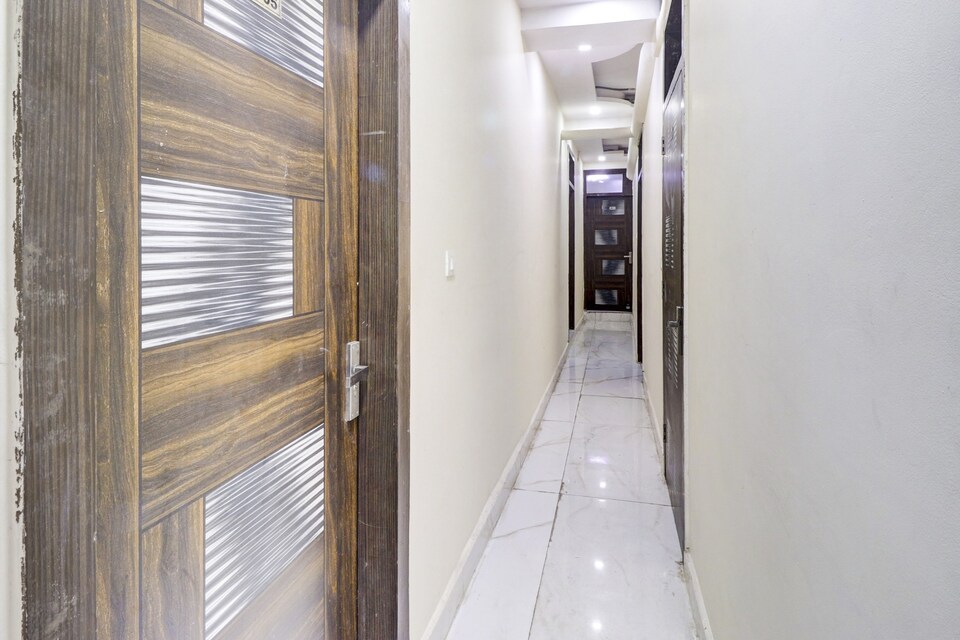 Capital O 84333 Kiran Residency, Kalkaji Delhi, Delhi