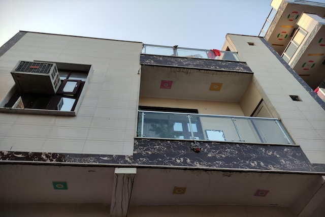 OYO Home Sahu Room Near Majlis Park Metro Station